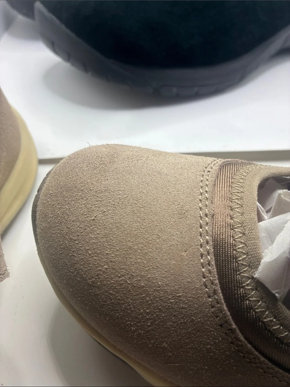 LANDS END WOMANS TAN MARY JANE STYLE SHOES / SIZE 6B SUEDE LEATHER/ STITCH DESIG